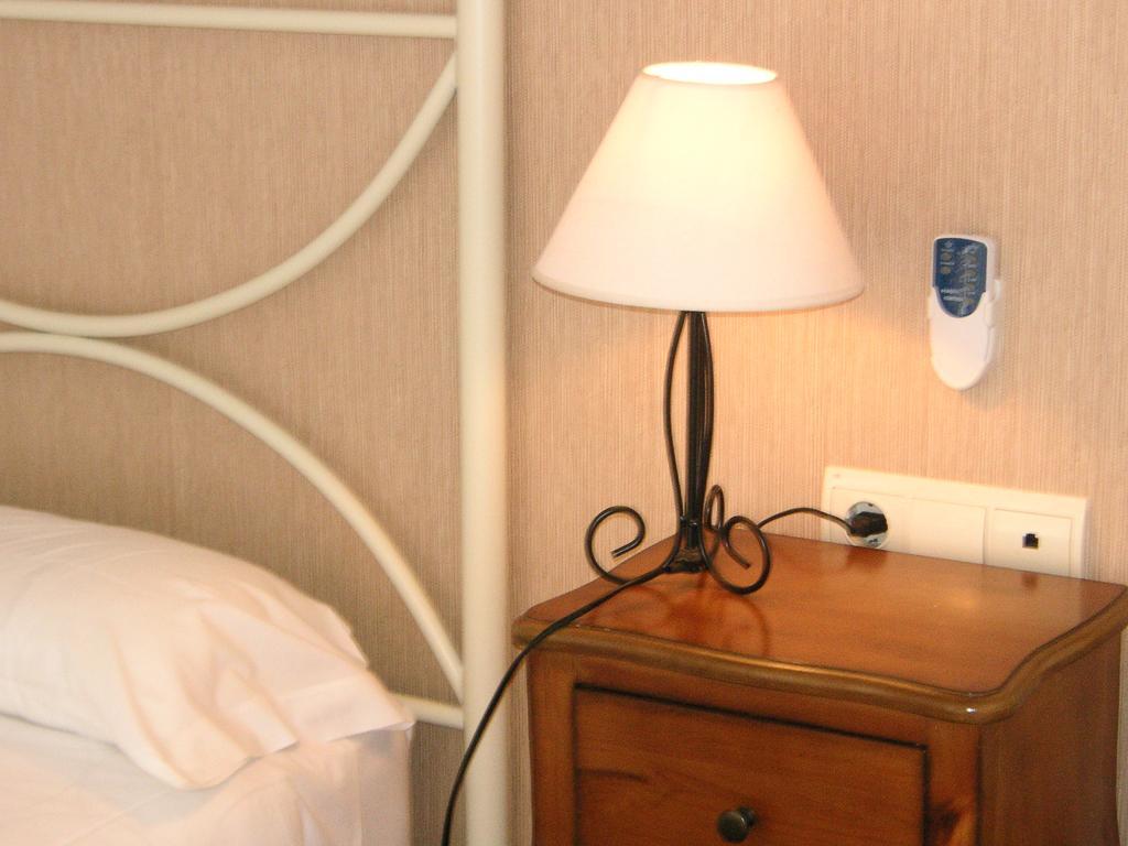 Aire De Colldejou Hotel Room photo